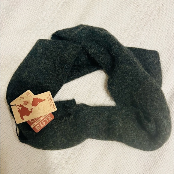 Andes Milkshake Scarf, Color Forest, One Size - Picture 4 of 4